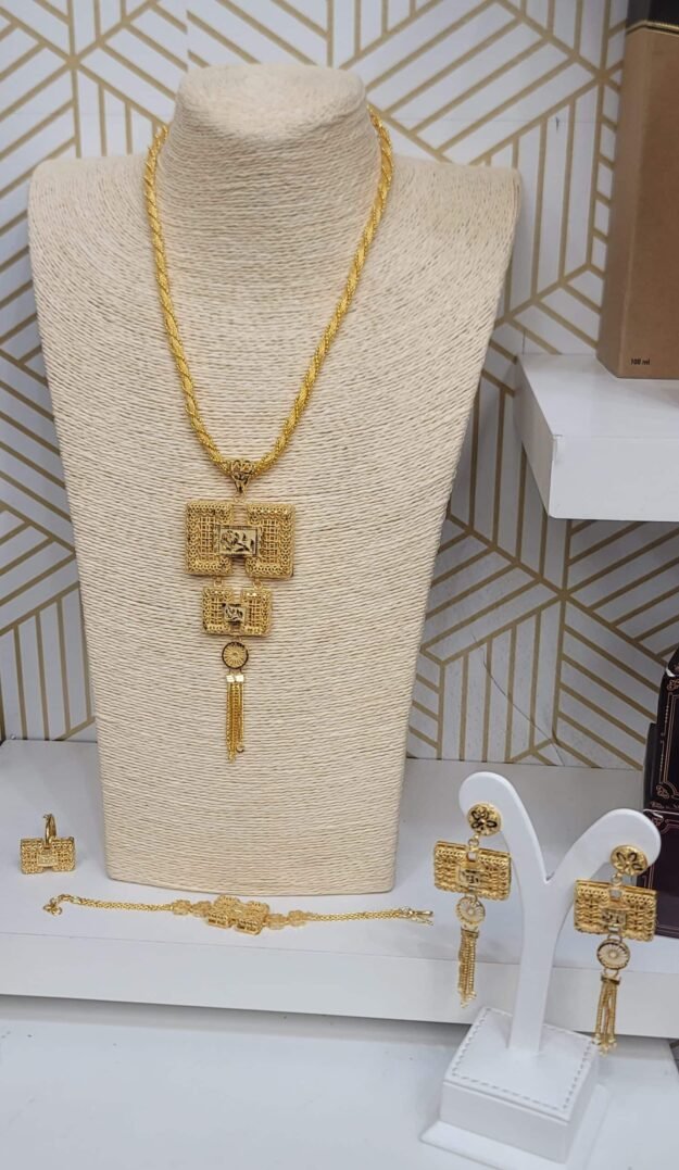 cropped-20251206_145858-scaled-1.jpg Gold-Plated Jewelry Set – Statement Bracelet, Ring, Necklace & Earrings - Image 1